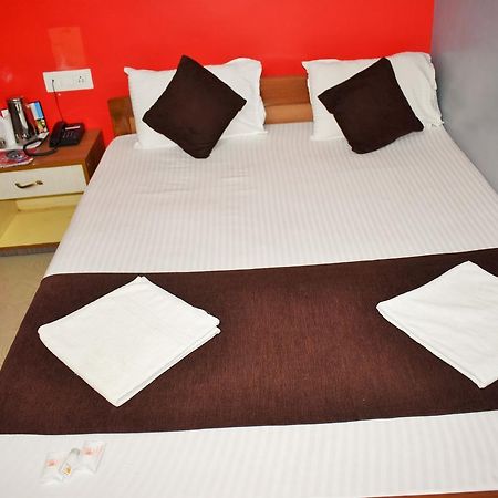 Hotel Debjyoti Siliguri Buitenkant foto