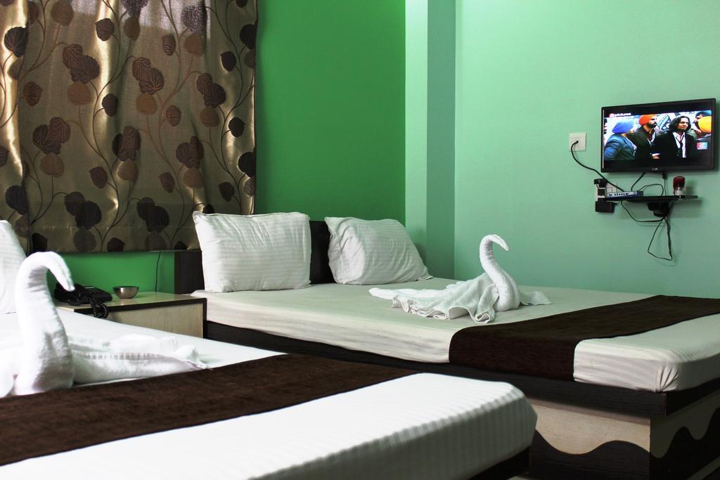 Hotel Debjyoti Siliguri Buitenkant foto