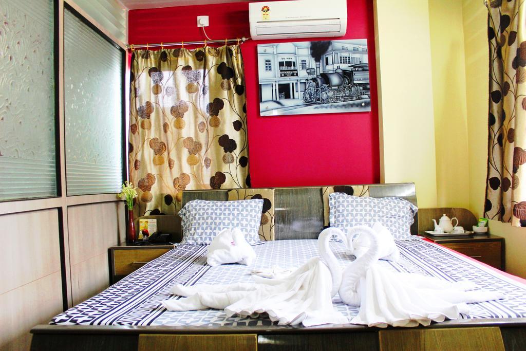 Hotel Debjyoti Siliguri Buitenkant foto