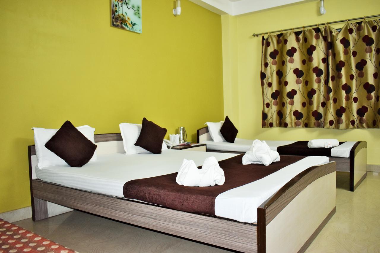 Hotel Debjyoti Siliguri Buitenkant foto