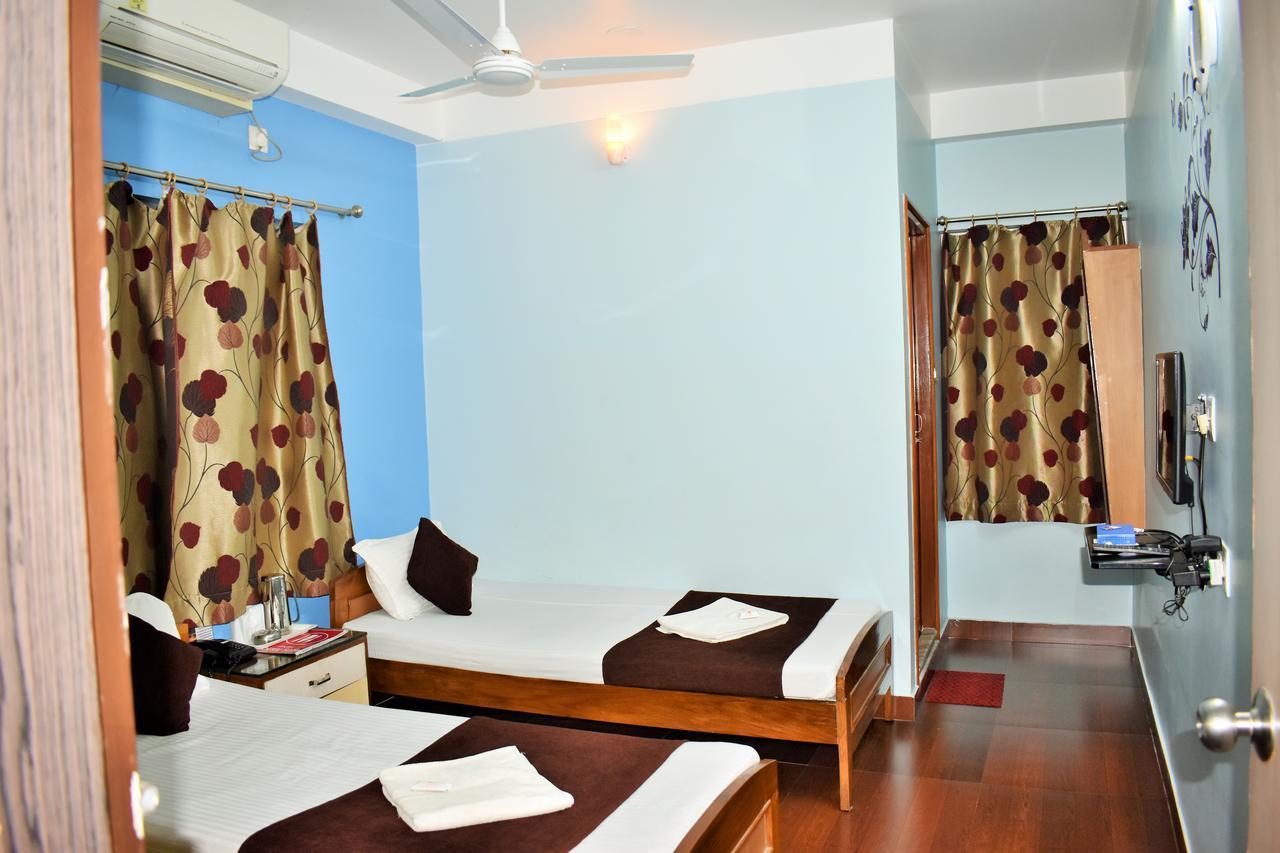 Hotel Debjyoti Siliguri Buitenkant foto
