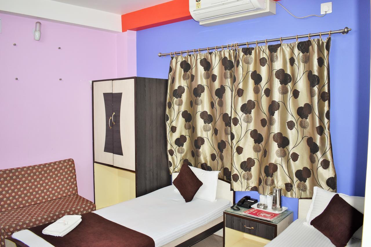 Hotel Debjyoti Siliguri Buitenkant foto