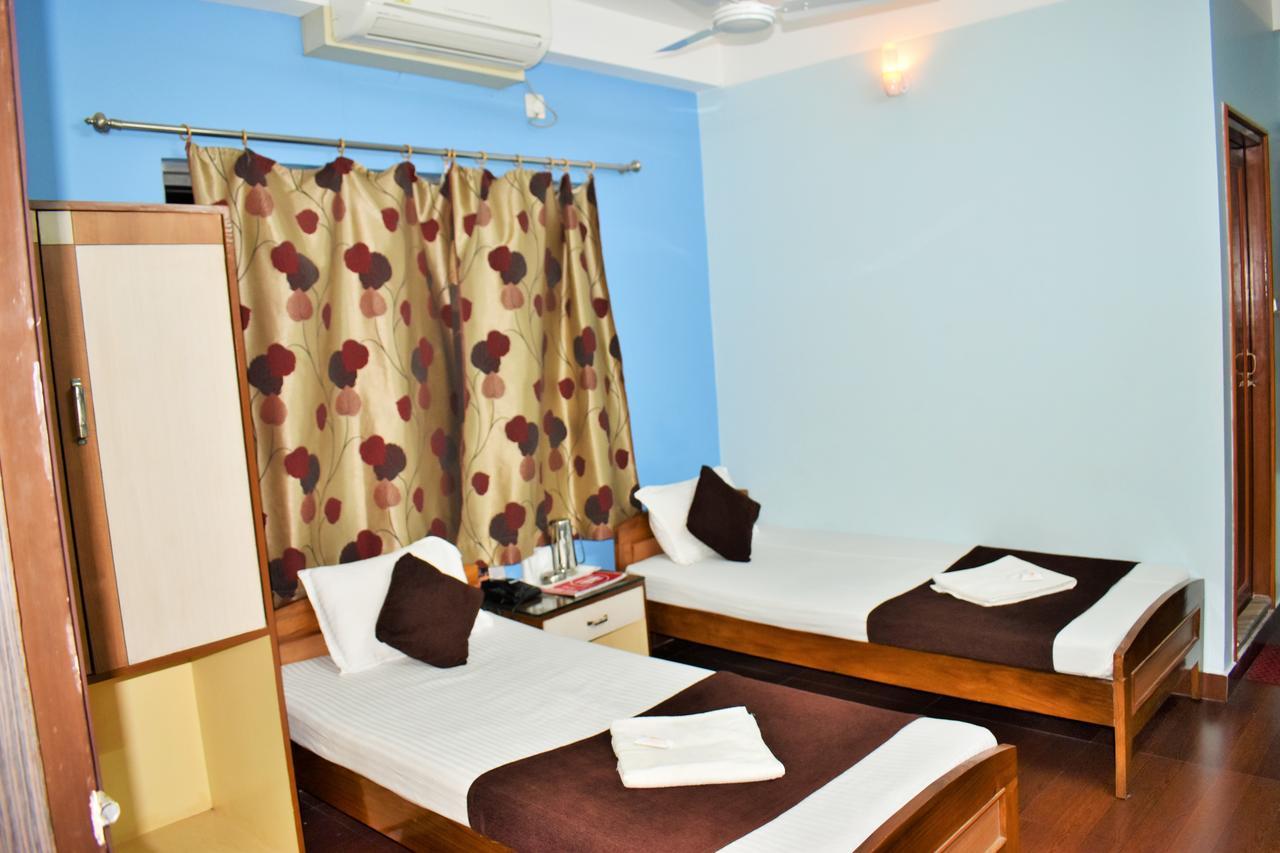 Hotel Debjyoti Siliguri Buitenkant foto