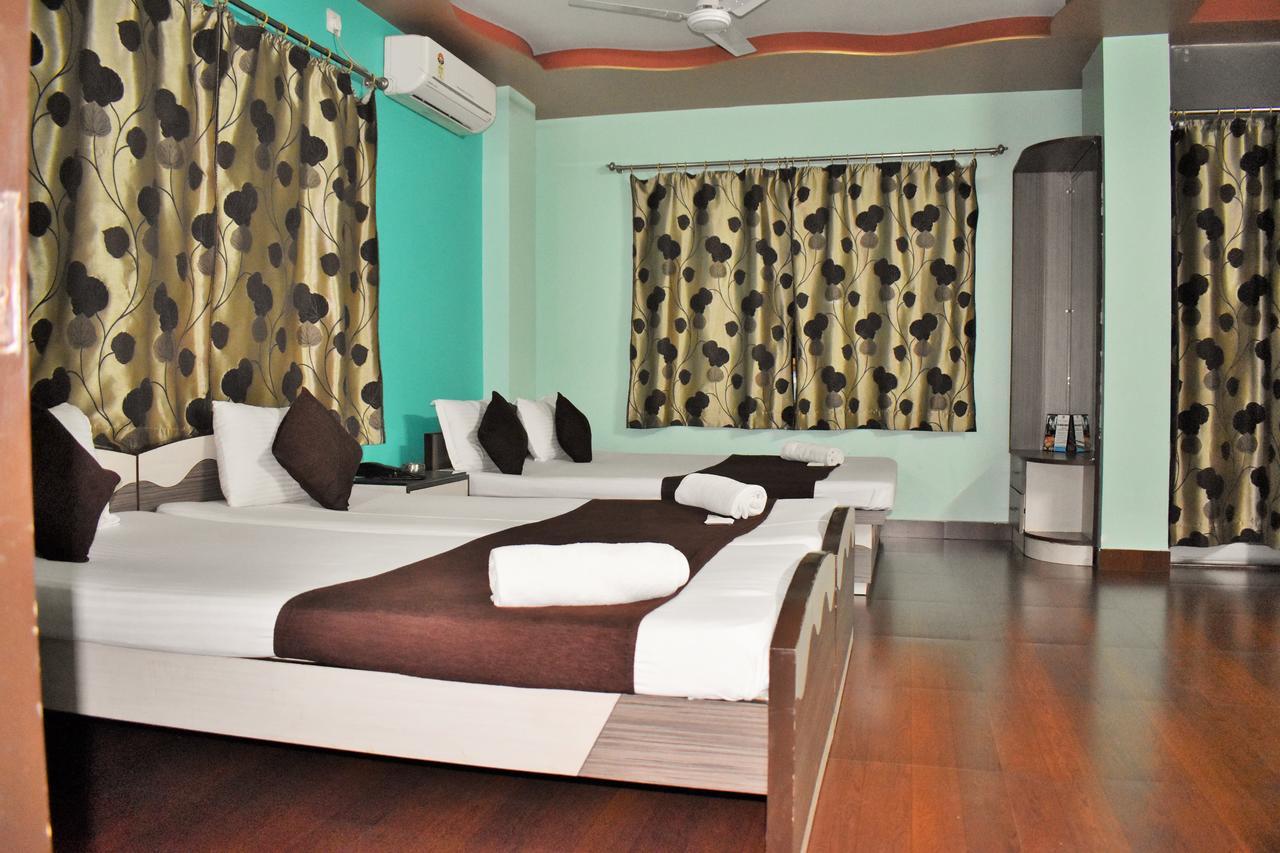 Hotel Debjyoti Siliguri Buitenkant foto