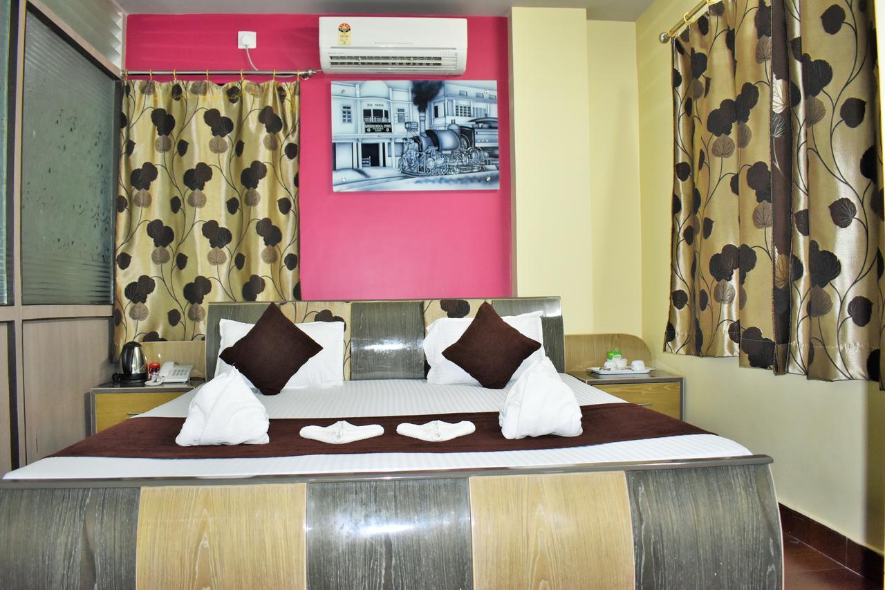 Hotel Debjyoti Siliguri Buitenkant foto