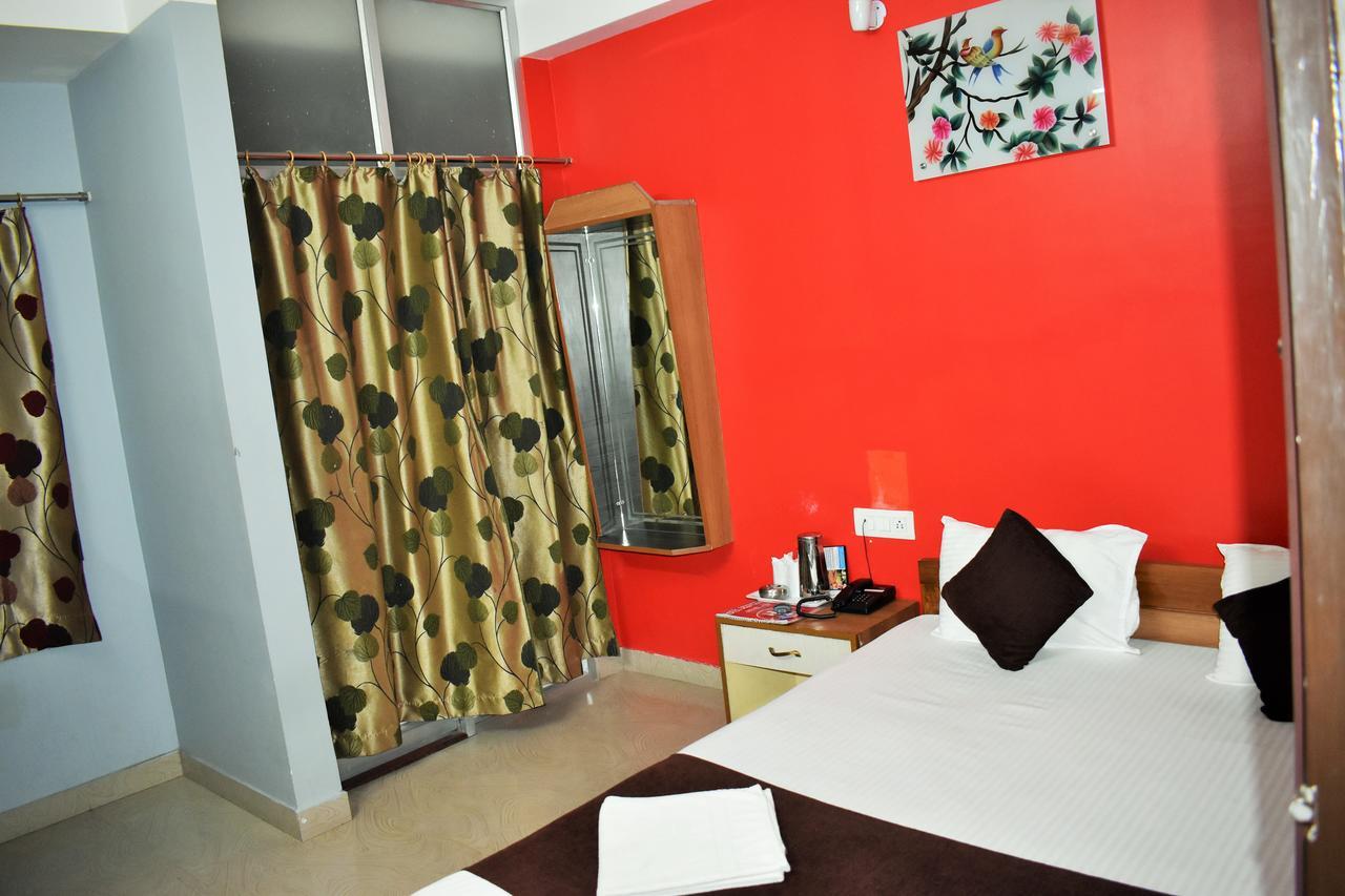Hotel Debjyoti Siliguri Buitenkant foto