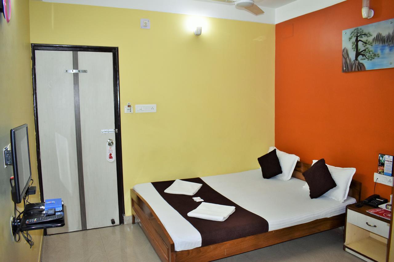 Hotel Debjyoti Siliguri Buitenkant foto