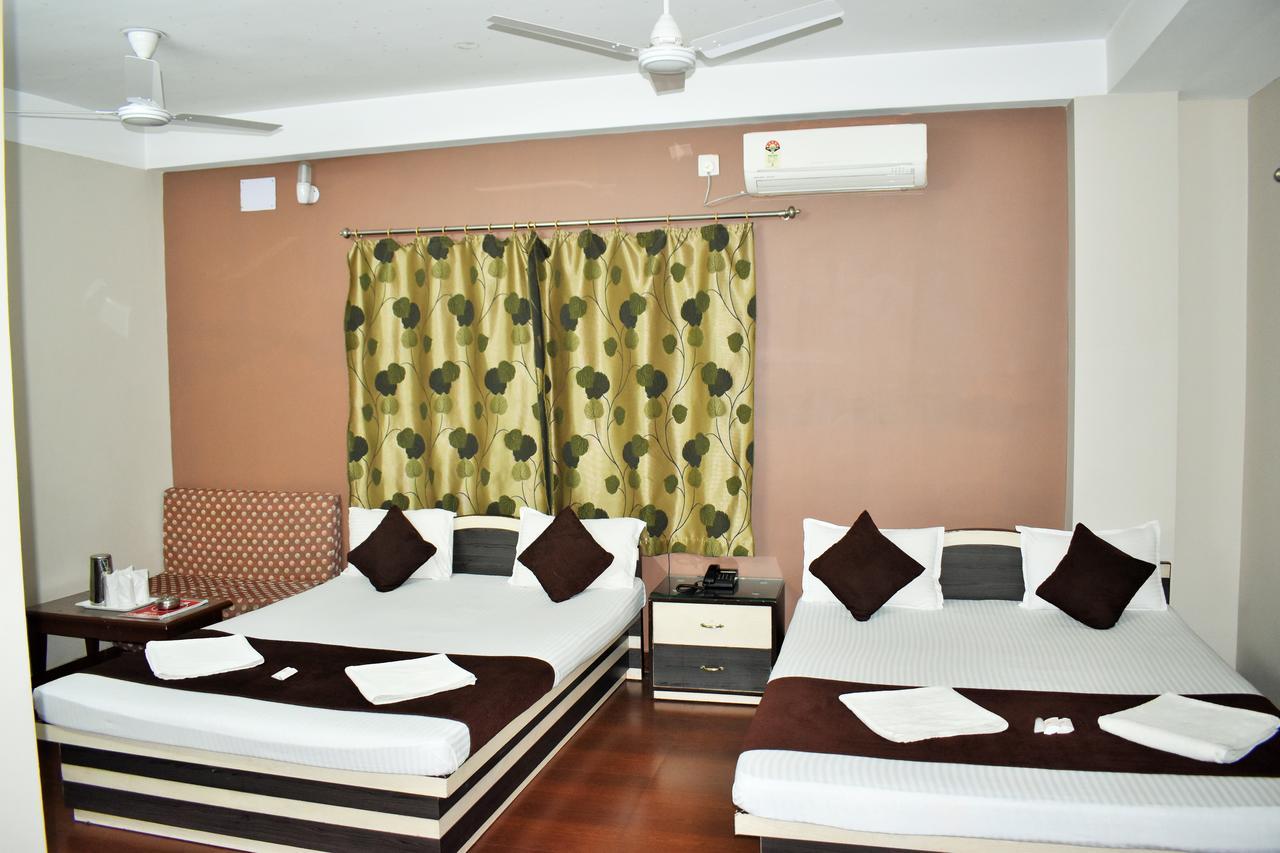Hotel Debjyoti Siliguri Buitenkant foto