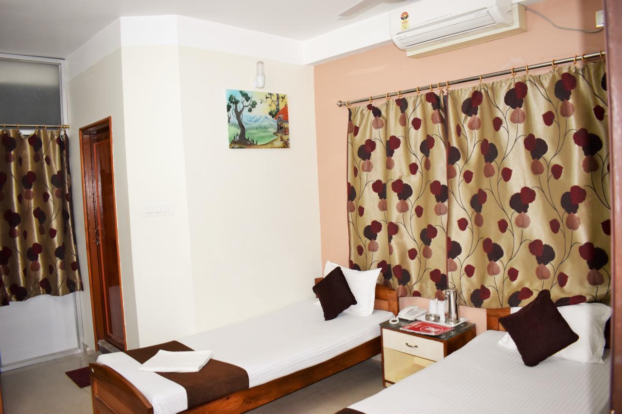 Hotel Debjyoti Siliguri Buitenkant foto