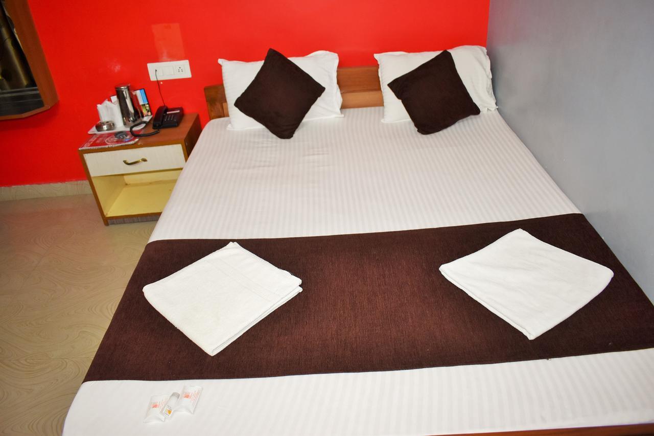 Hotel Debjyoti Siliguri Buitenkant foto