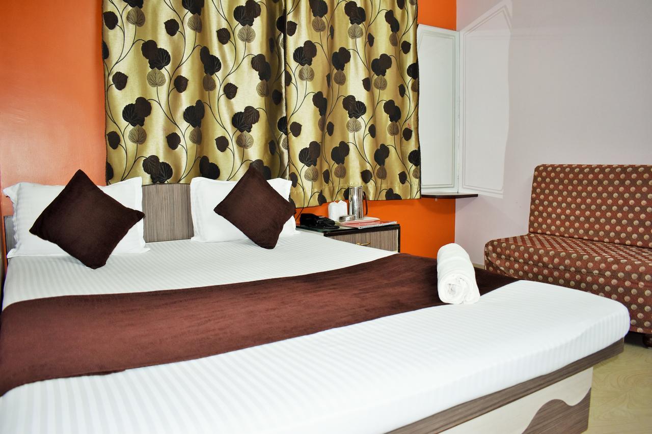 Hotel Debjyoti Siliguri Buitenkant foto