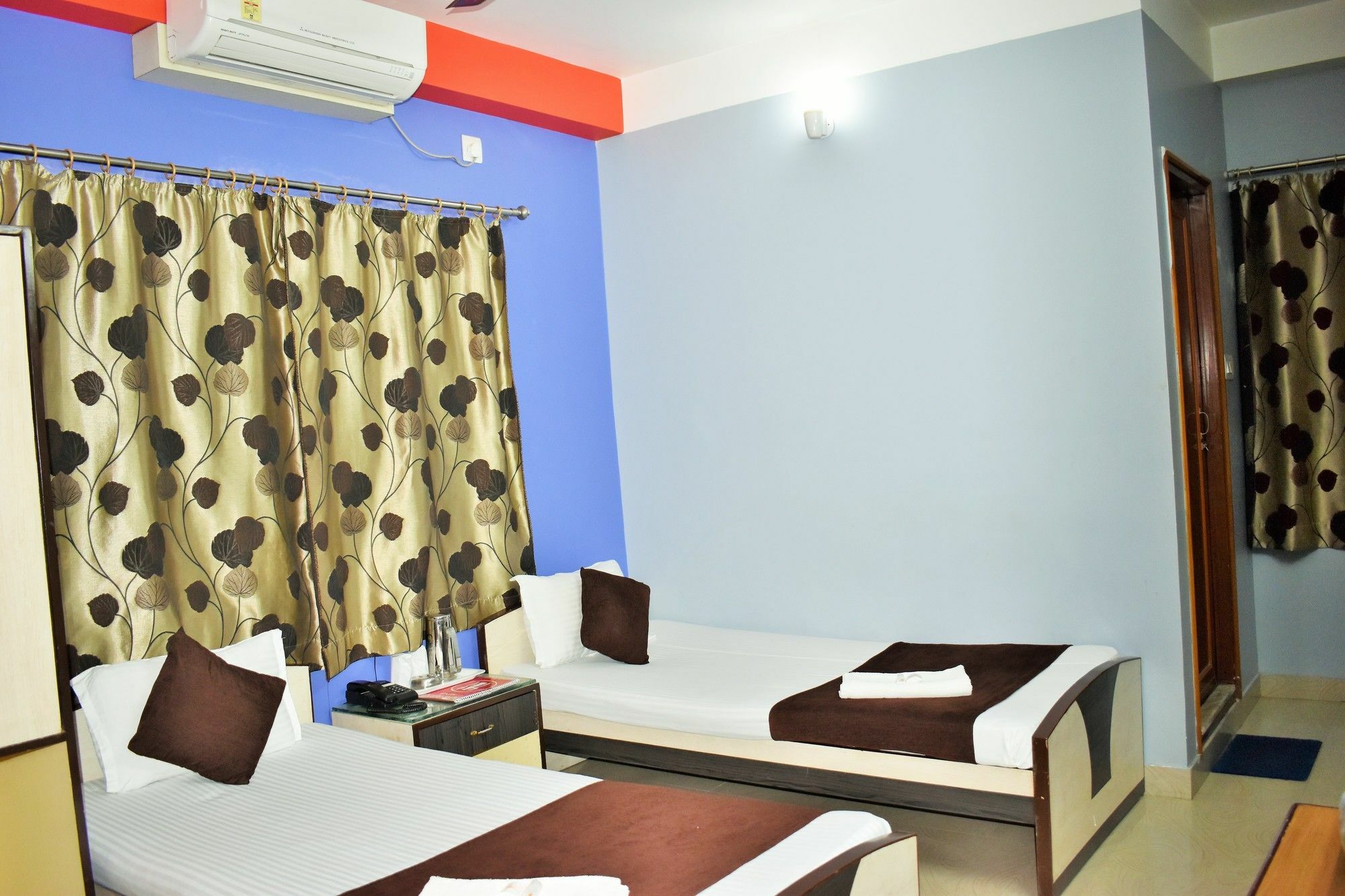 Hotel Debjyoti Siliguri Buitenkant foto