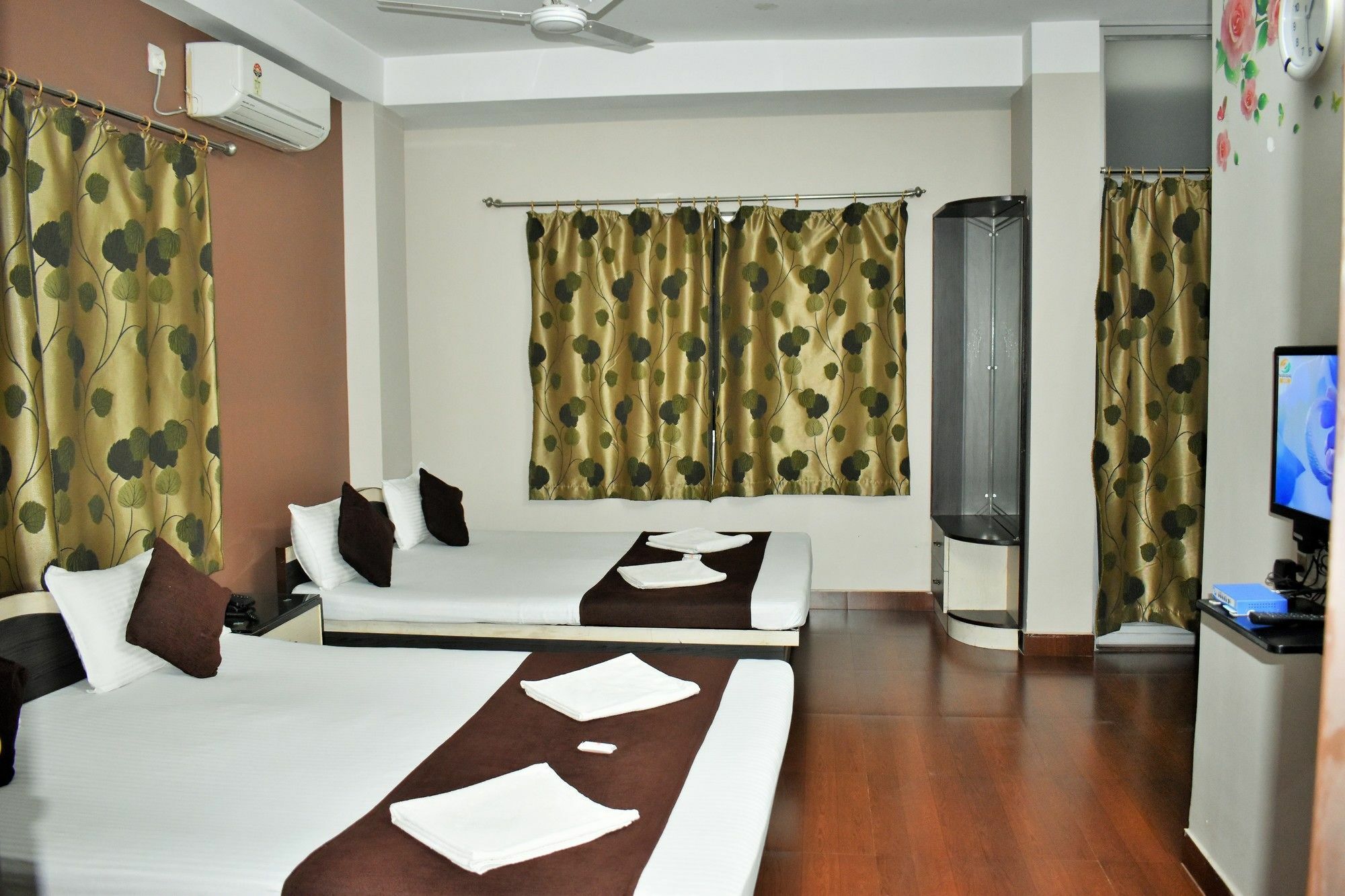 Hotel Debjyoti Siliguri Buitenkant foto